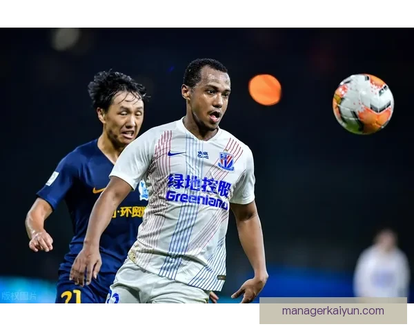 阿克中卫风格特点分析，表现稳健成为球队防线核心